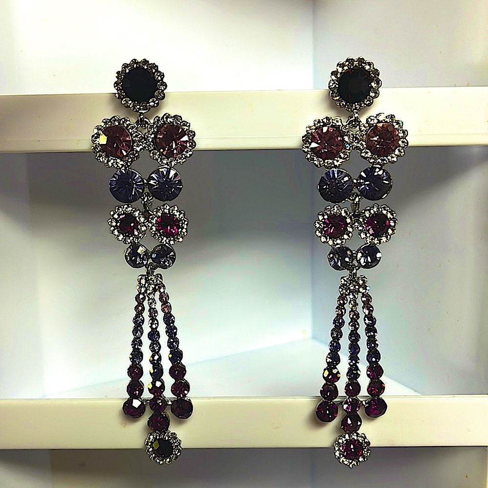 Pair of dangling earrings
